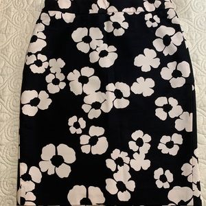 Loft size 2 skirt